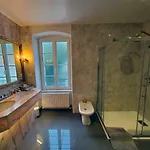 Logis Vélès 4*