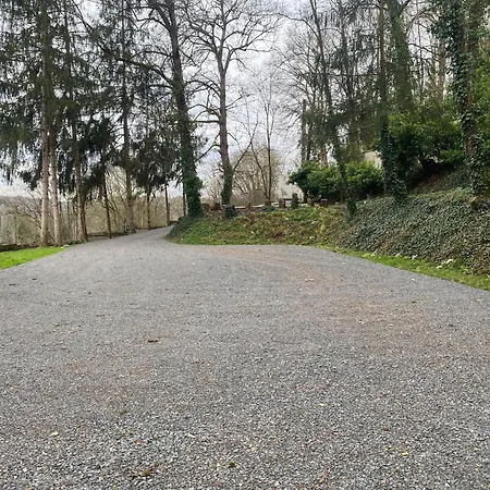 Logis Vélès Couette-café 4*