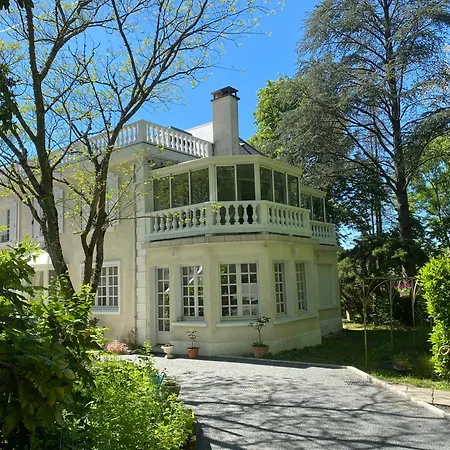 Logis Veles *