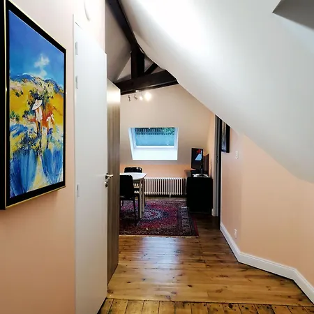 Logis Vélès Couette-café 4*