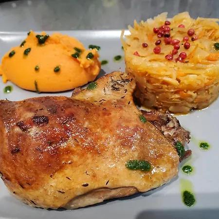 Logis Vélès Couette-café 4*