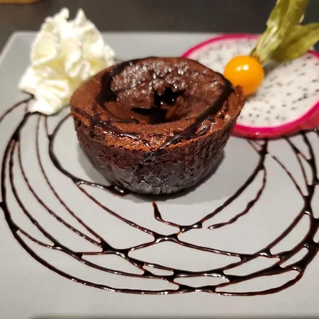 Logis Vélès Couette-café 4*