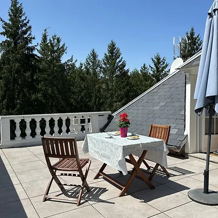 Couette-café Logis Vélès 4*