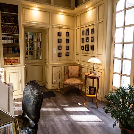 Couette-café Logis Vélès 4*