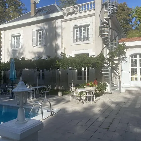 Logis Vélès Couette-café Aubin (Aveyron)