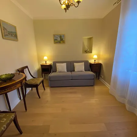 Couette-café Logis Vélès 4*