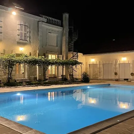Logis Vélès Bed & Breakfast