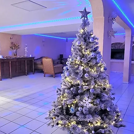 فندق مبيت وإفطار Logis Veles 4*