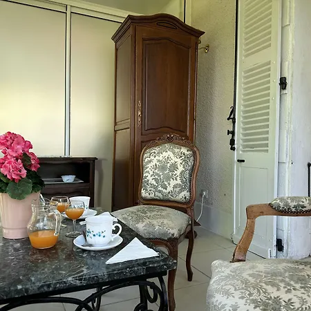Logis Veles Bed & Breakfast Aubin (Aveyron)