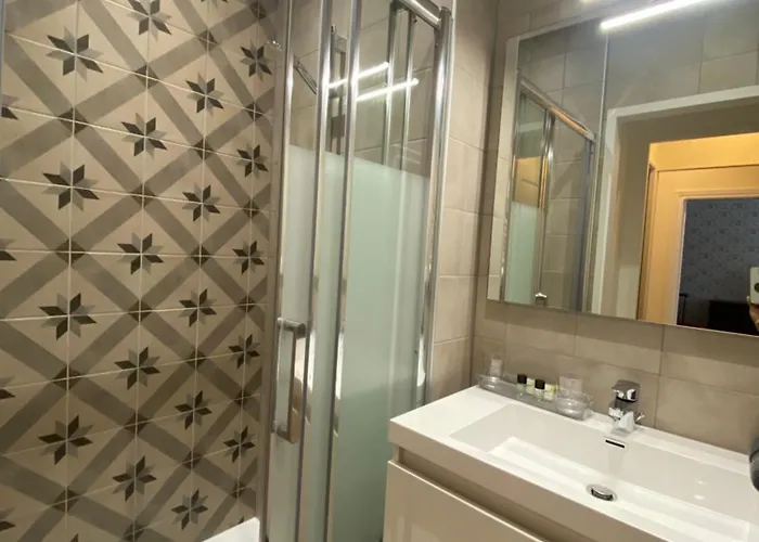 Logis Veles לינה וארוחת בוקר 4*