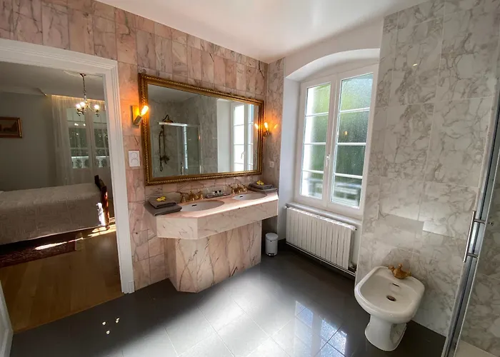 לינה וארוחת בוקר Logis Veles